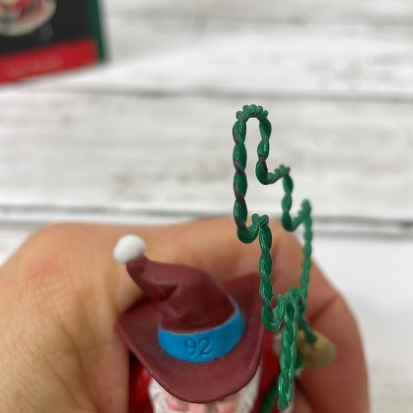 HALLMARK SANTA’S ROUNDUP Christmas ornament 1992 vintage - Picture 5 of 8